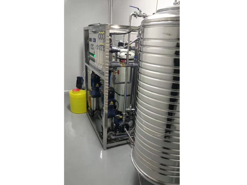 安鋼服裝公司口罩車間0.3噸雙級(jí)純水設(shè)備